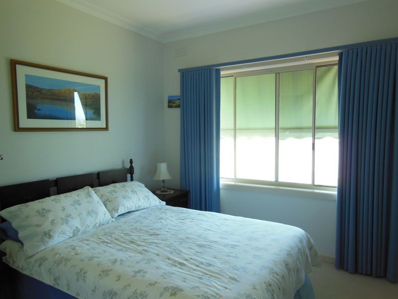 90 Palmers Road, Lakes Entrance VIC 3909