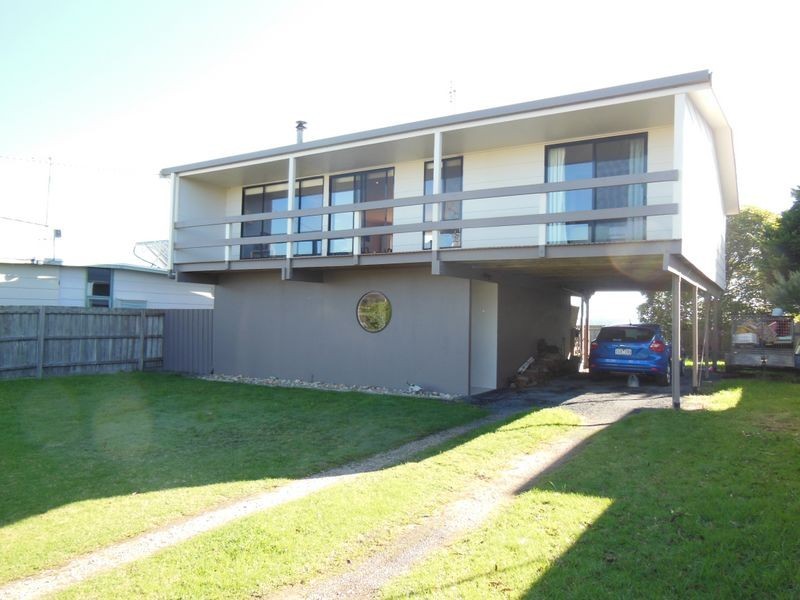 21 Lakeside Drive, Lake Tyers Beach VIC 3909