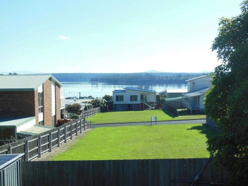 21 Lakeside Drive, Lake Tyers Beach VIC 3909