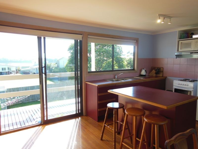 21 Lakeside Drive, Lake Tyers Beach VIC 3909