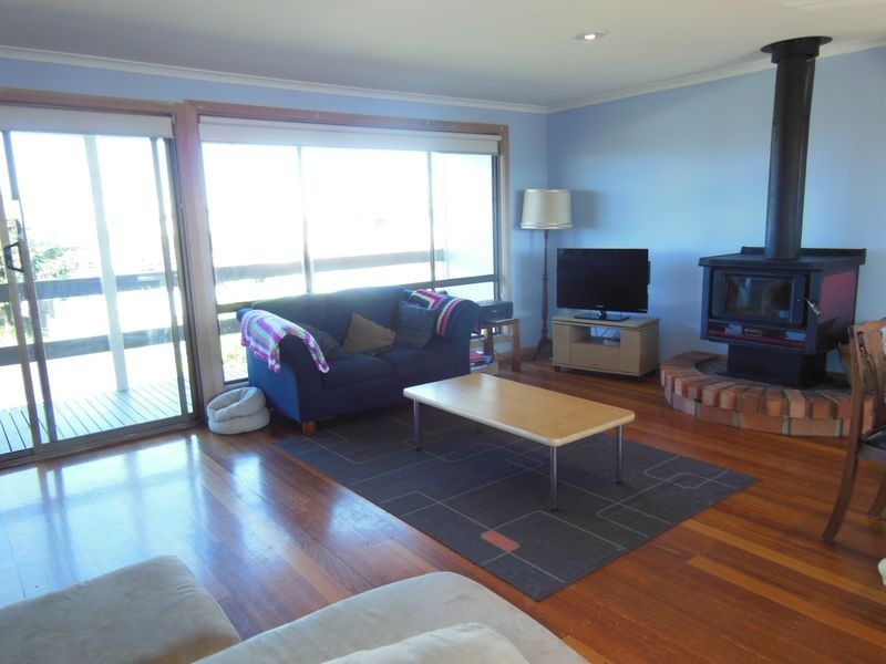 21 Lakeside Drive, Lake Tyers Beach VIC 3909