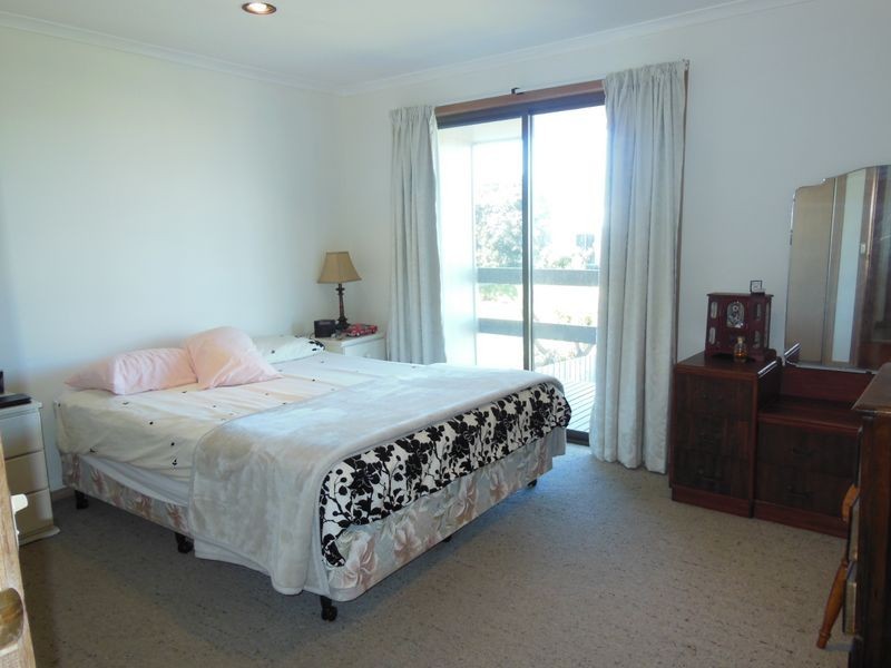 21 Lakeside Drive, Lake Tyers Beach VIC 3909