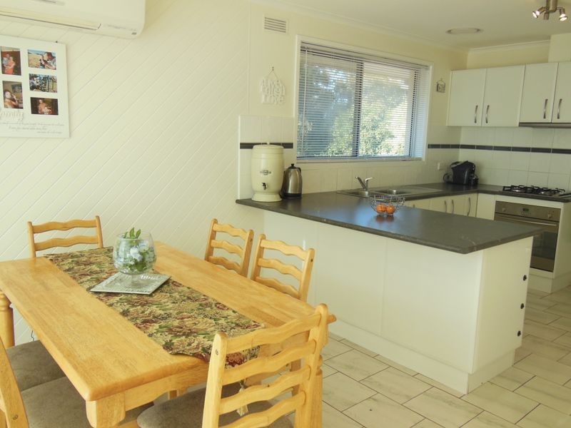 13 Christopher Court, Lakes Entrance VIC 3909