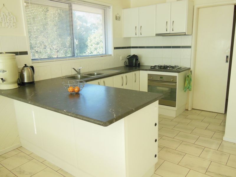 13 Christopher Court, Lakes Entrance VIC 3909