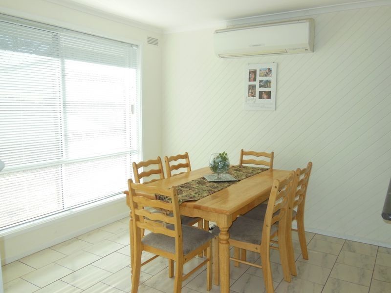 13 Christopher Court, Lakes Entrance VIC 3909