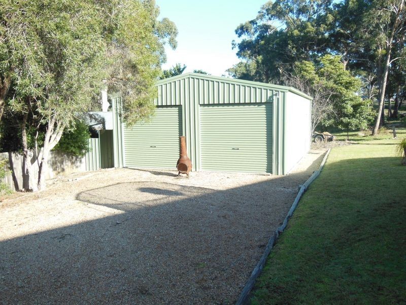 13 Christopher Court, Lakes Entrance VIC 3909