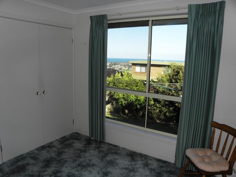 10 Periwinkle Drive, Lakes Entrance VIC 3909