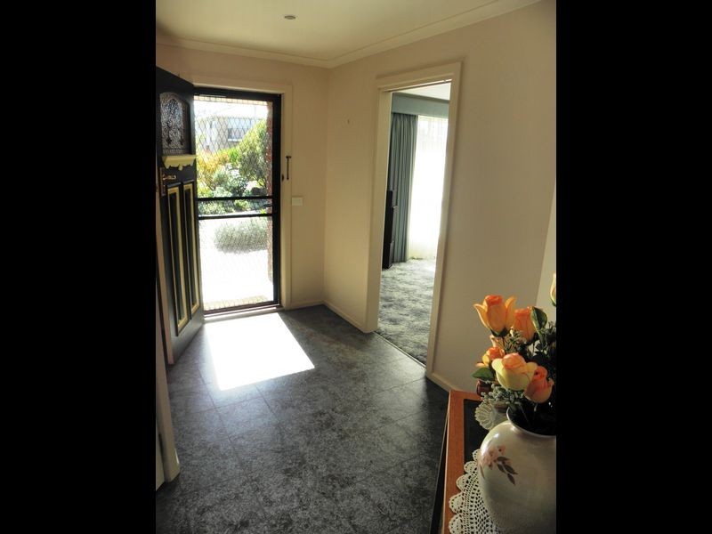 10 Periwinkle Drive, Lakes Entrance VIC 3909