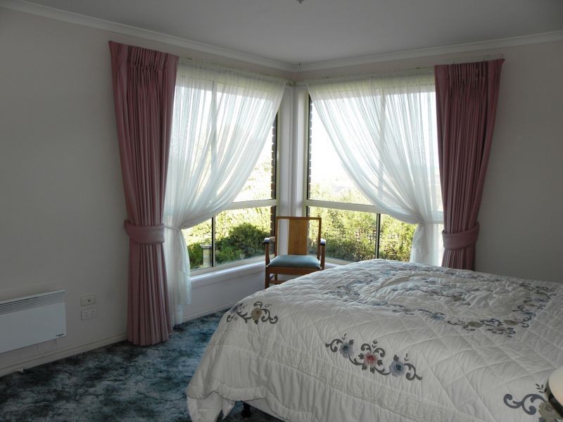 10 Periwinkle Drive, Lakes Entrance VIC 3909