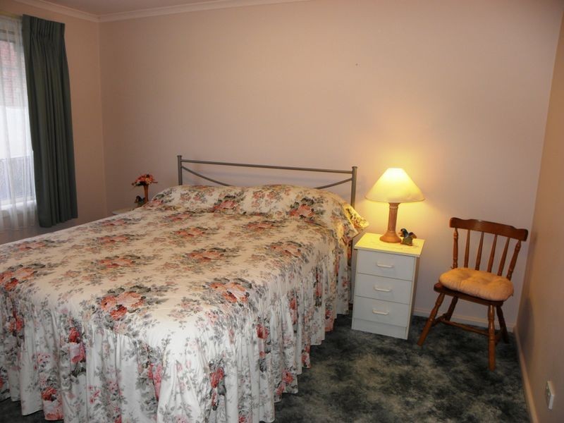 10 Periwinkle Drive, Lakes Entrance VIC 3909