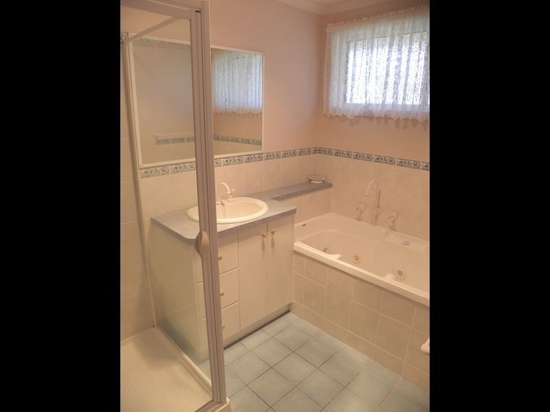 10 Periwinkle Drive, Lakes Entrance VIC 3909