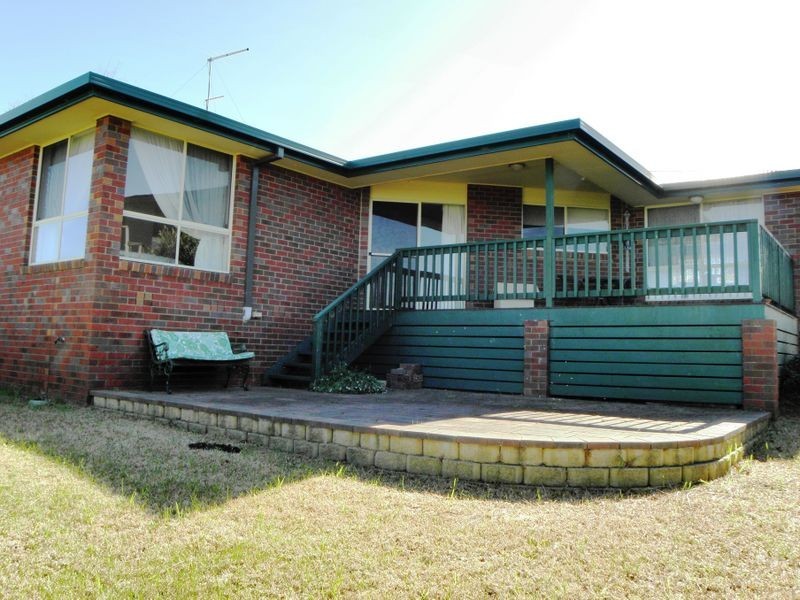 10 Periwinkle Drive, Lakes Entrance VIC 3909