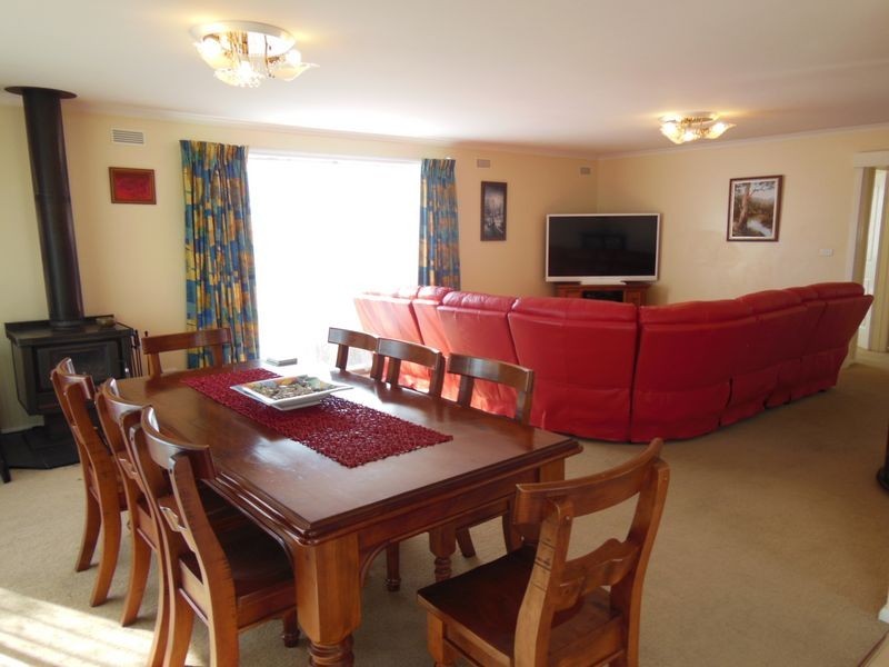 34 McCullough Street, Lakes Entrance VIC 3909