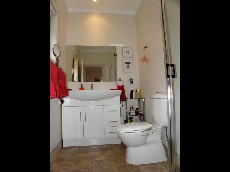 2/4 Bills Street, Lakes Entrance VIC 3909