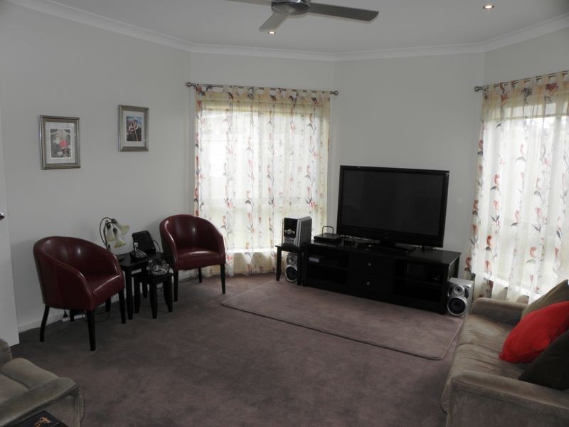 2/4 Bills Street, Lakes Entrance VIC 3909