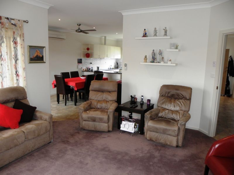 2/4 Bills Street, Lakes Entrance VIC 3909