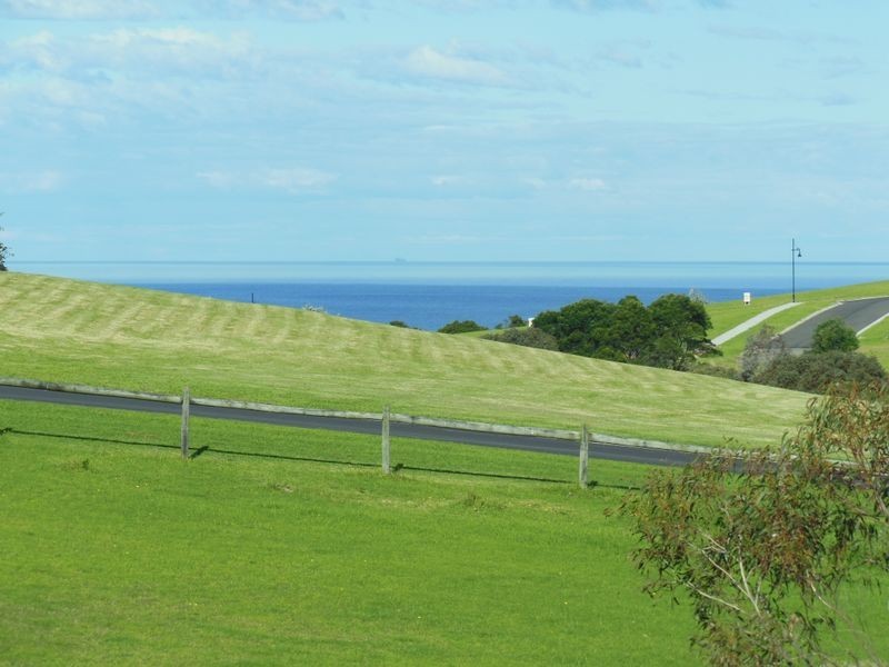 26 Lindamay Court, Lakes Entrance VIC 3909