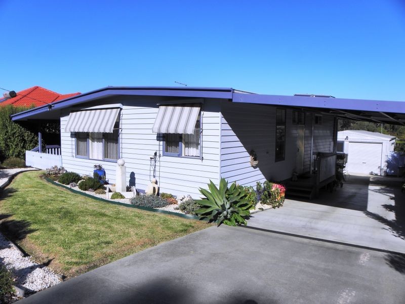 12 Robin Street, Lakes Entrance VIC 3909