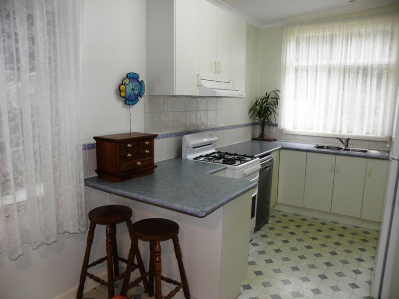 12 Robin Street, Lakes Entrance VIC 3909