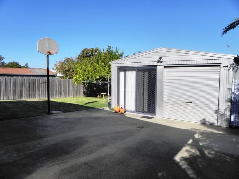 12 Robin Street, Lakes Entrance VIC 3909