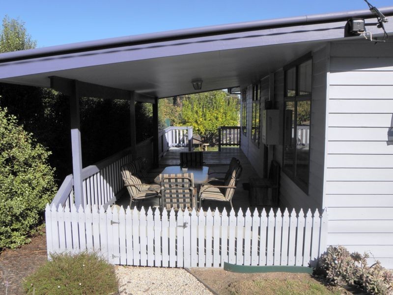 12 Robin Street, Lakes Entrance VIC 3909