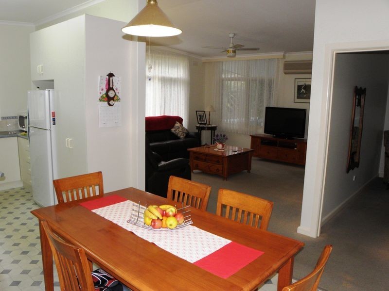 12 Robin Street, Lakes Entrance VIC 3909