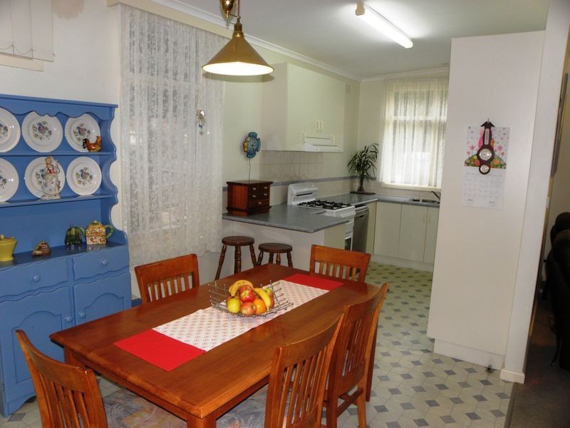 12 Robin Street, Lakes Entrance VIC 3909