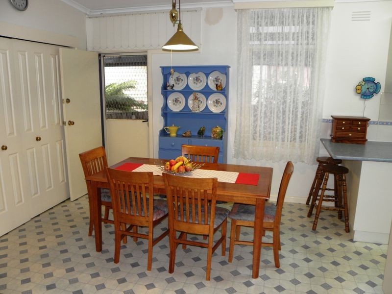 12 Robin Street, Lakes Entrance VIC 3909