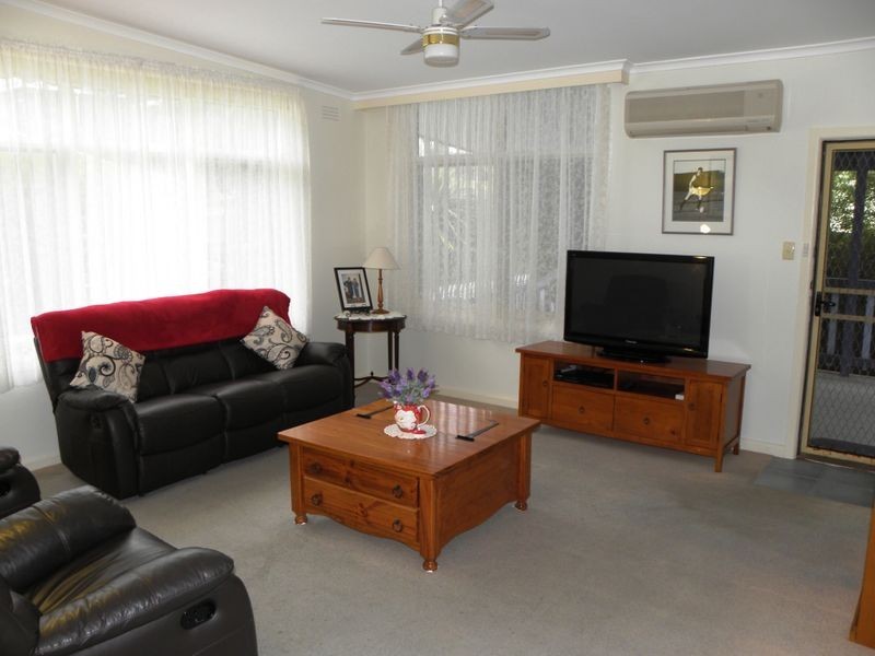 12 Robin Street, Lakes Entrance VIC 3909