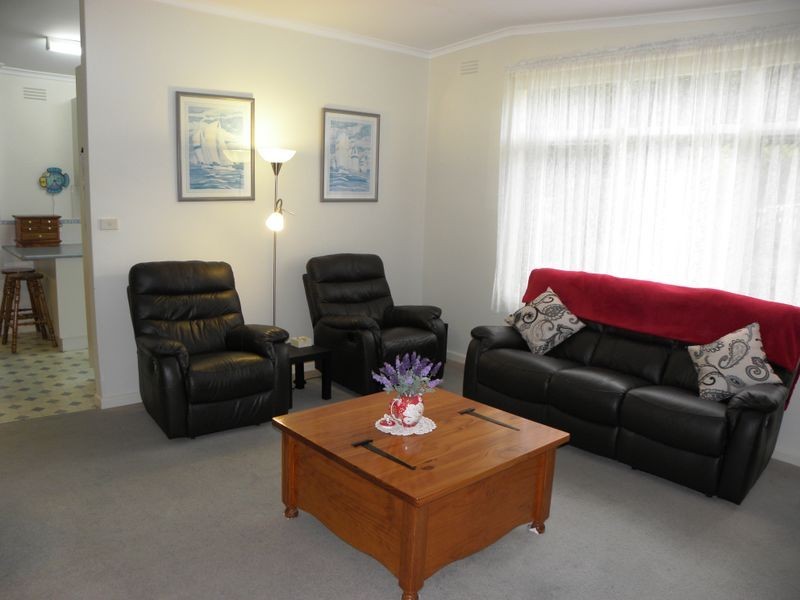 12 Robin Street, Lakes Entrance VIC 3909