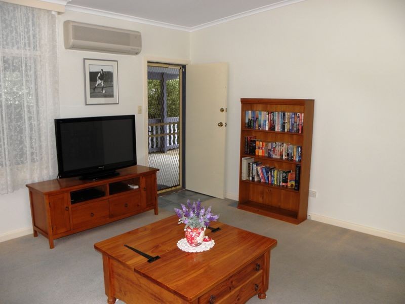 12 Robin Street, Lakes Entrance VIC 3909