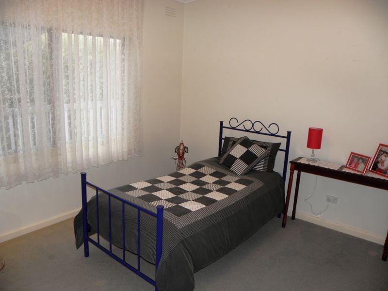 12 Robin Street, Lakes Entrance VIC 3909