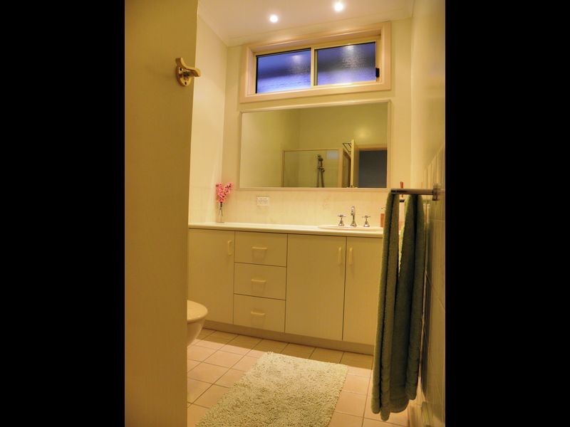 12 Robin Street, Lakes Entrance VIC 3909