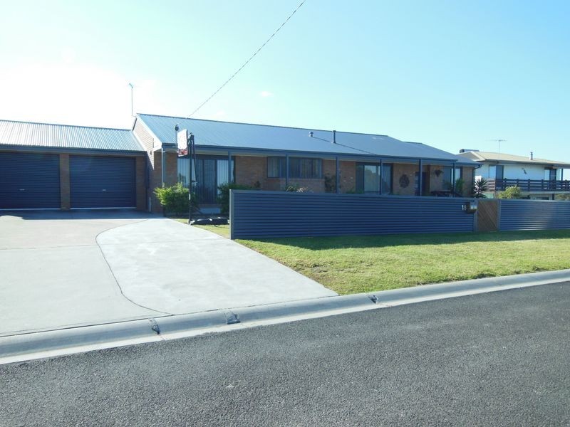 18-20 Ozone Crescent, Lakes Entrance VIC 3909