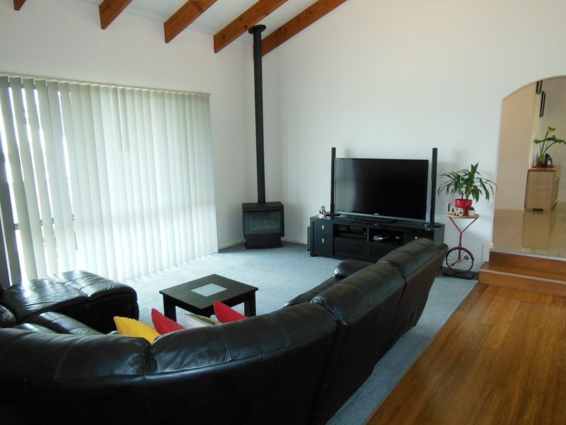 18-20 Ozone Crescent, Lakes Entrance VIC 3909