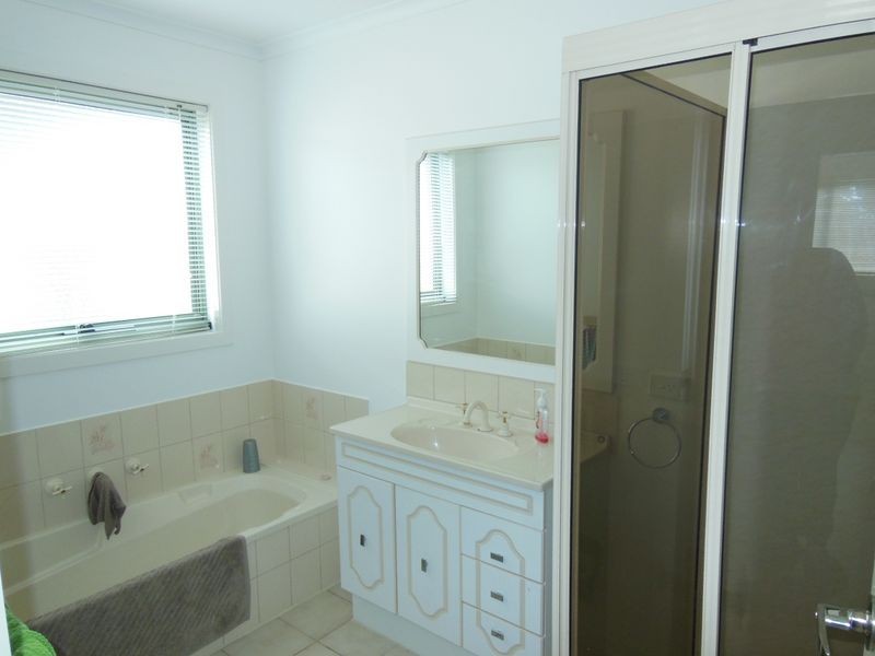 18-20 Ozone Crescent, Lakes Entrance VIC 3909