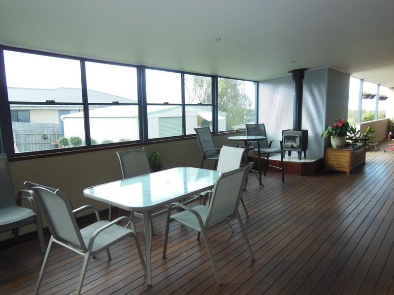 18-20 Ozone Crescent, Lakes Entrance VIC 3909