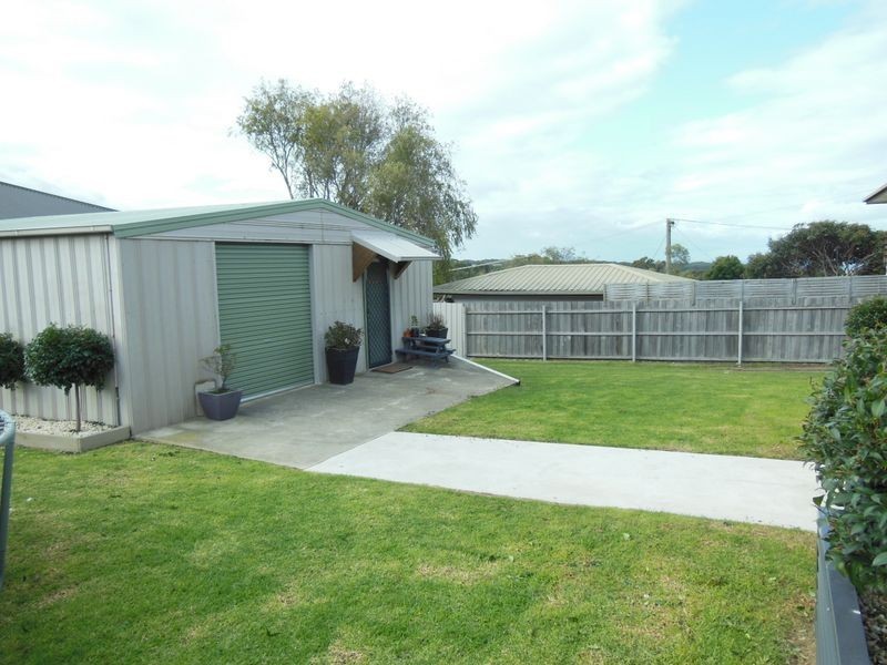 18-20 Ozone Crescent, Lakes Entrance VIC 3909