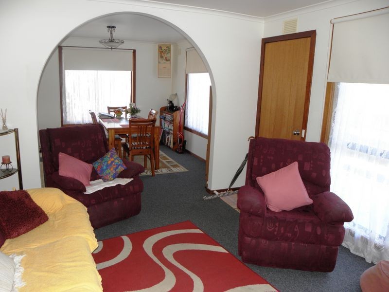 37 Robin Street, Lakes Entrance VIC 3909