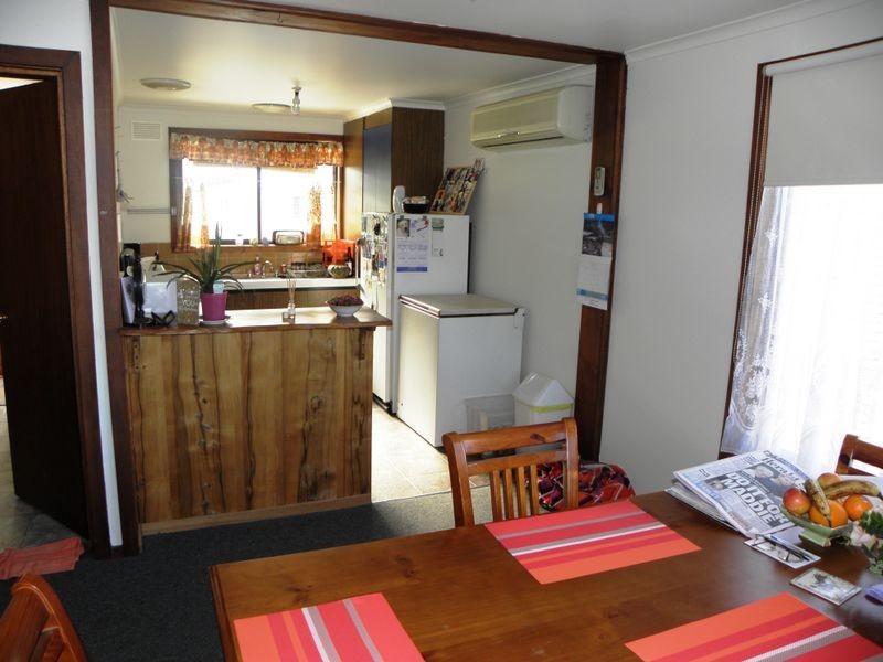 37 Robin Street, Lakes Entrance VIC 3909