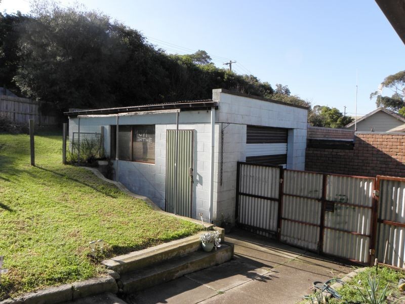 37 Robin Street, Lakes Entrance VIC 3909