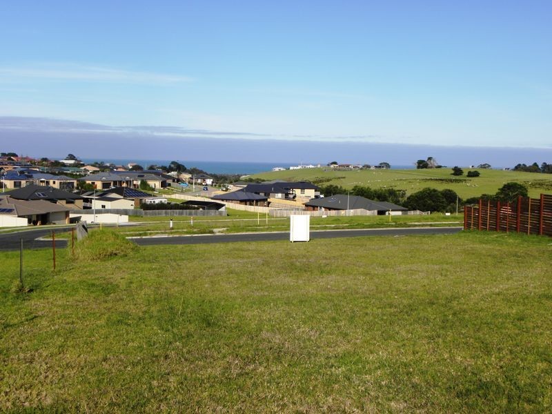 8 Lawson Drive, Lakes Entrance VIC 3909