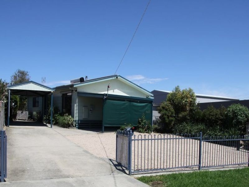 2 Hill Court, Lakes Entrance VIC 3909