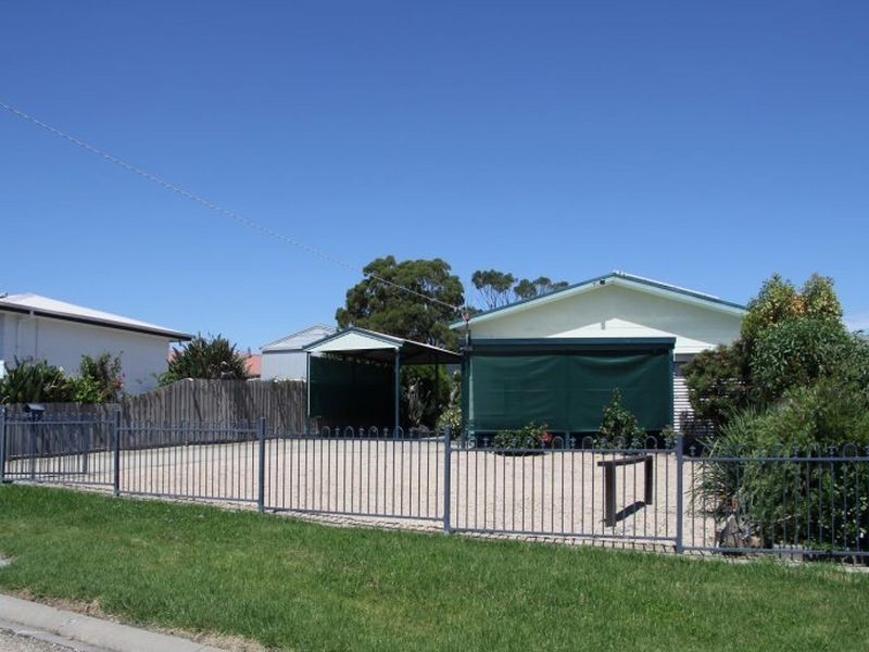 2 Hill Court, Lakes Entrance VIC 3909