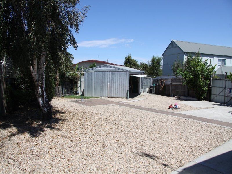 2 Hill Court, Lakes Entrance VIC 3909