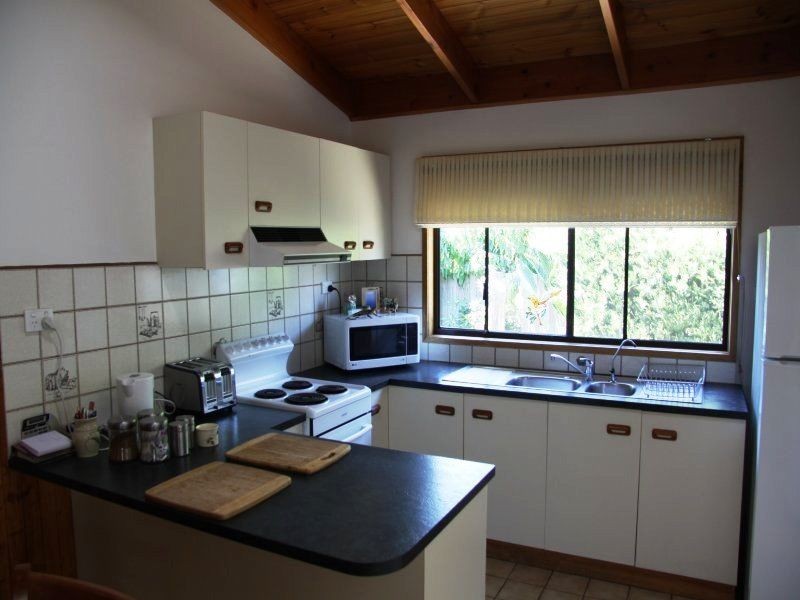 2 Hill Court, Lakes Entrance VIC 3909