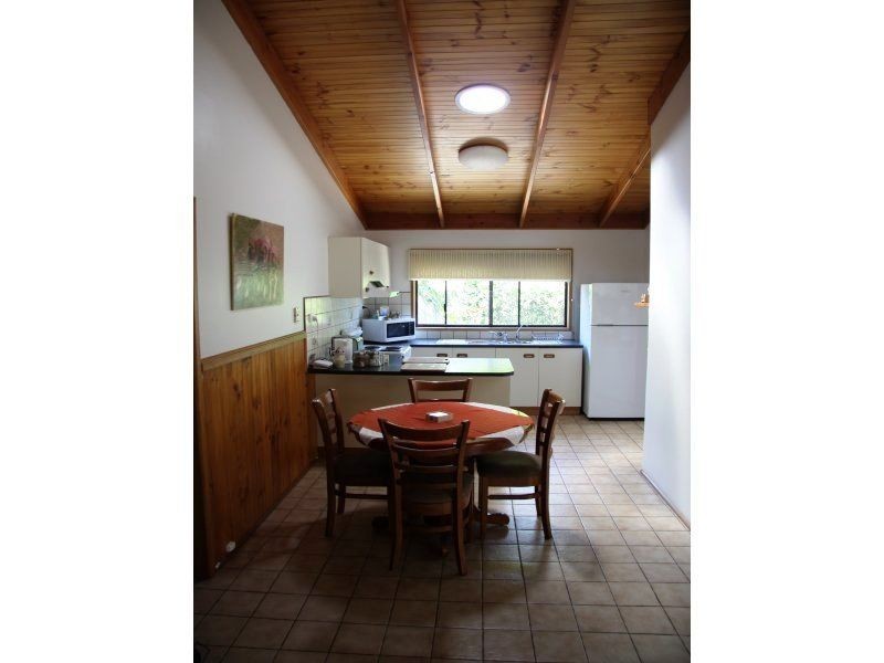 2 Hill Court, Lakes Entrance VIC 3909