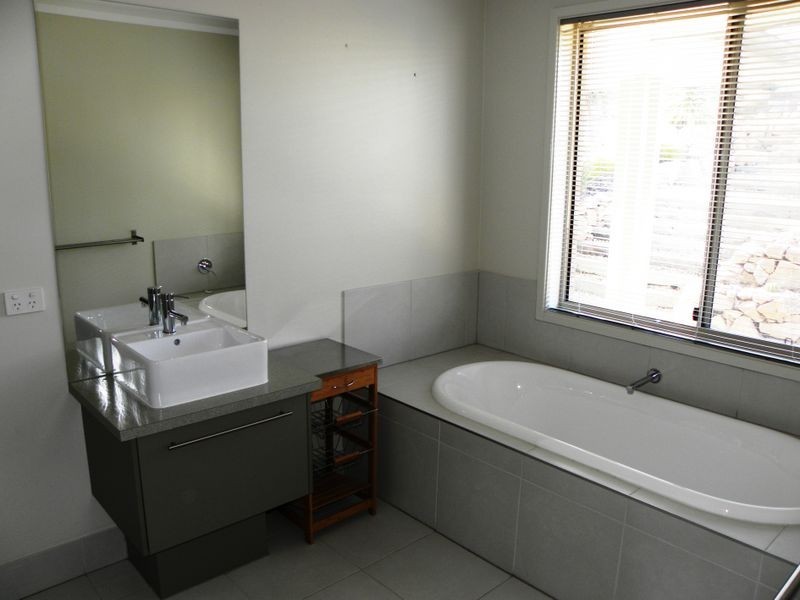 30 Norman Court, Lakes Entrance VIC 3909