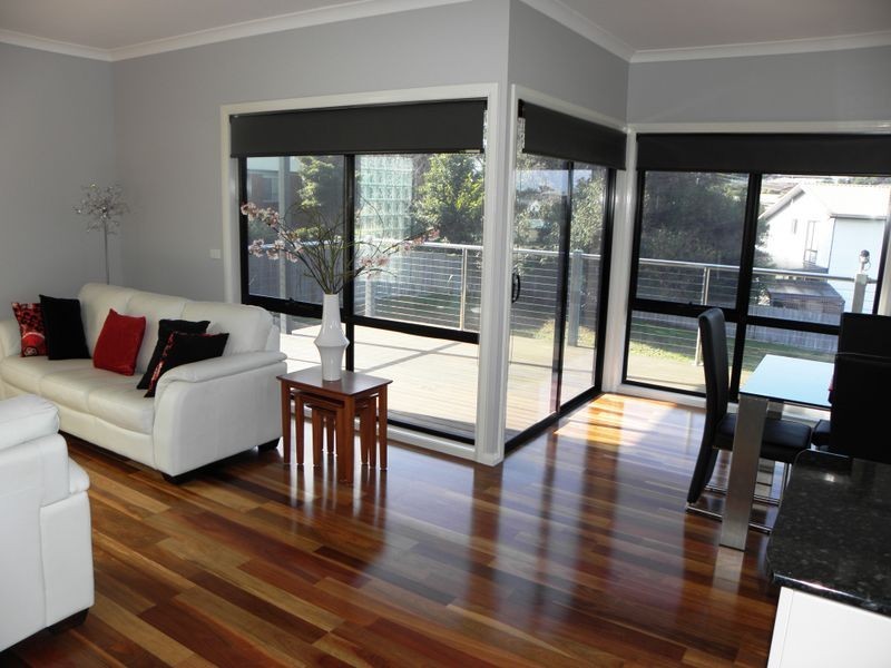 4 Hillcrest Rise, Lakes Entrance VIC 3909