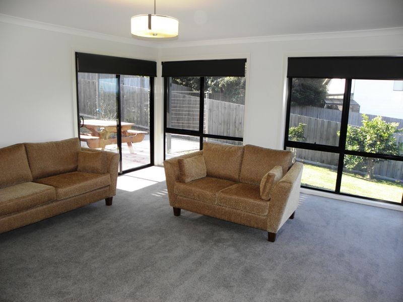 4 Hillcrest Rise, Lakes Entrance VIC 3909